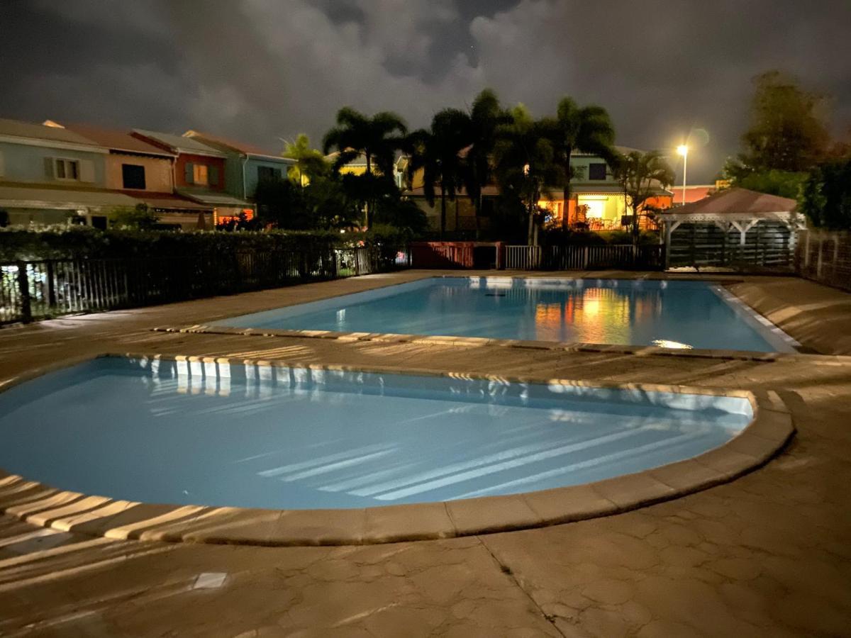 Maison Mitoyenne , Piscine,Citerne, Jardin, Parking, Plage Le Gosier  Dış mekan fotoğraf